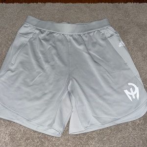 Adidas Mahomes Athletic Short 7” Size Large Light Gray